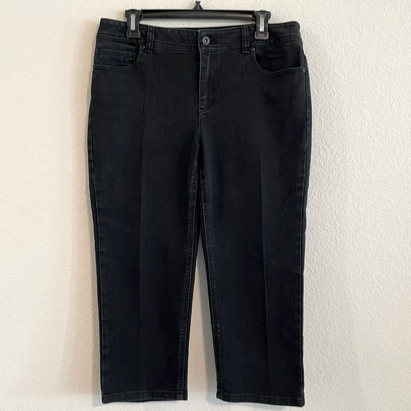 Chico's Women's Denim Jeans Size Medium Black Stretch Cropped Contemporary - Picture 1 of 15